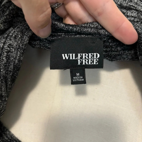 Aritzia Wilfred Free Devinette Long Sleeve V-Neck Top Heathered Gray Black - Picture 13 of 15